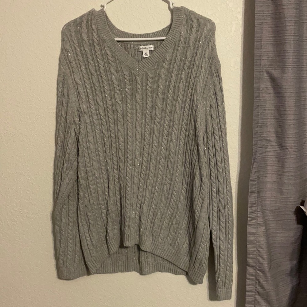 Size XL and fits like Large